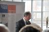 kabinetschef Mark Andries wijst tijdens zijn lezing op het belang van het industrieel erfgoed