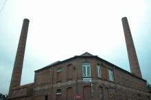 De usine Cavrois-Mahieu in Roubaix, voor het plaatsen van de antennes op de schoorsteen